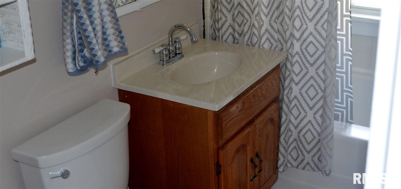 113 Mary Street Washington, IL 61571 - Photo 10 of 21 Gallery Image 10