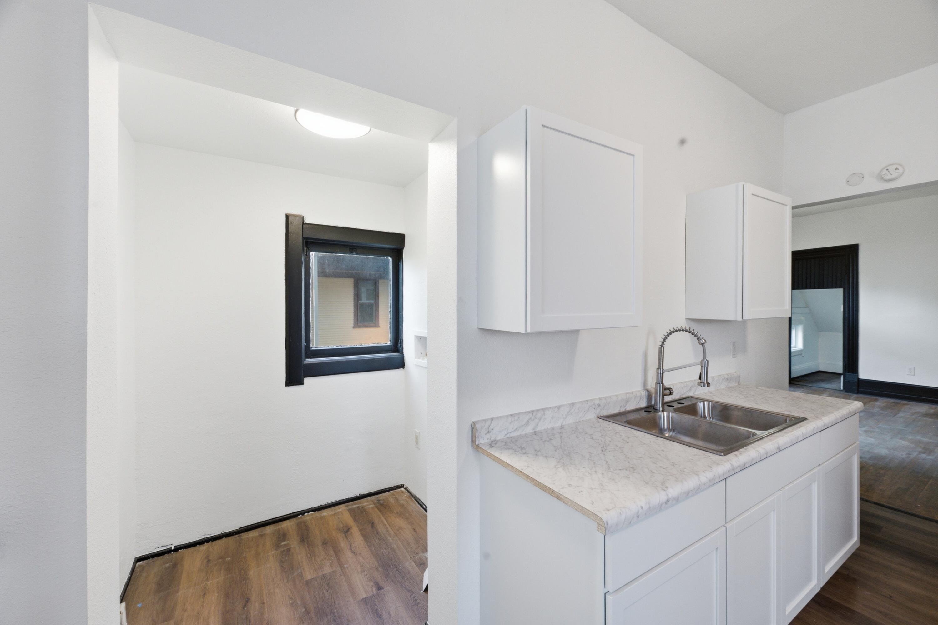 807 North 23rd Street Milwaukee, WI 53233 - Photo 7 of 26 23rdSt_004