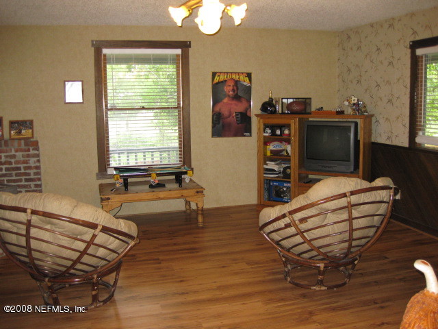 4026 Mustang Road Middleburg, FL 32068 - Photo 11 of 32 a living room with furniture and a flat screen tv