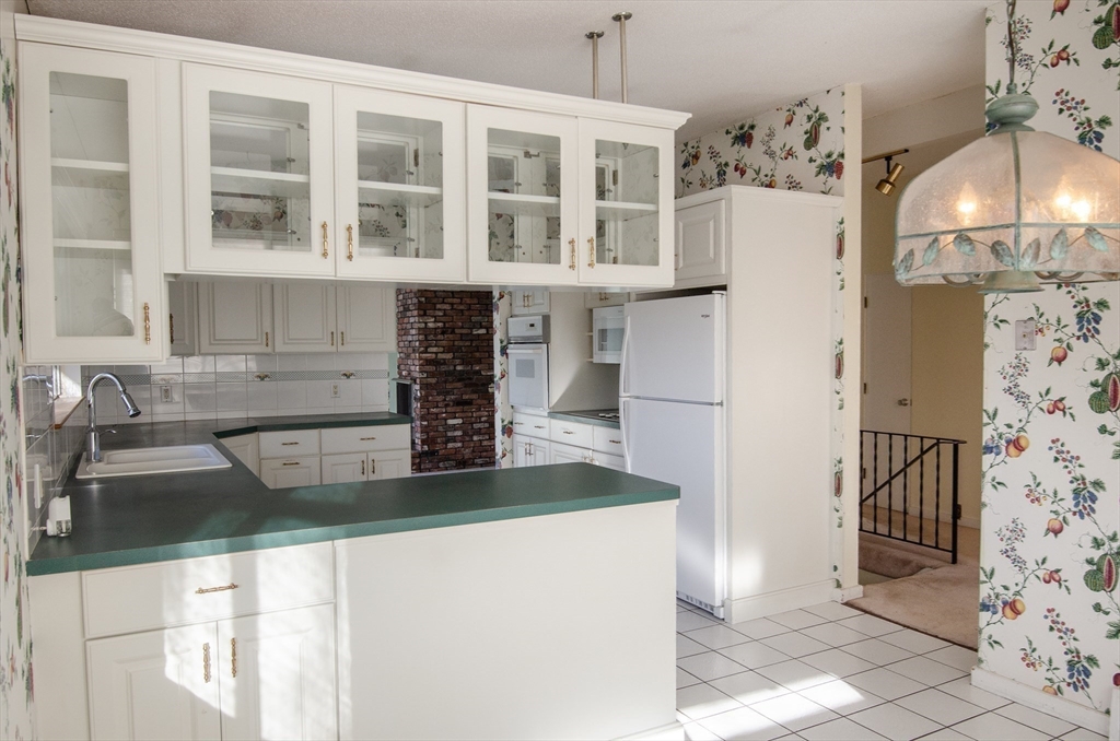 93 Vaughn Hill Road Bolton, MA 01740 - Photo 12 of 39