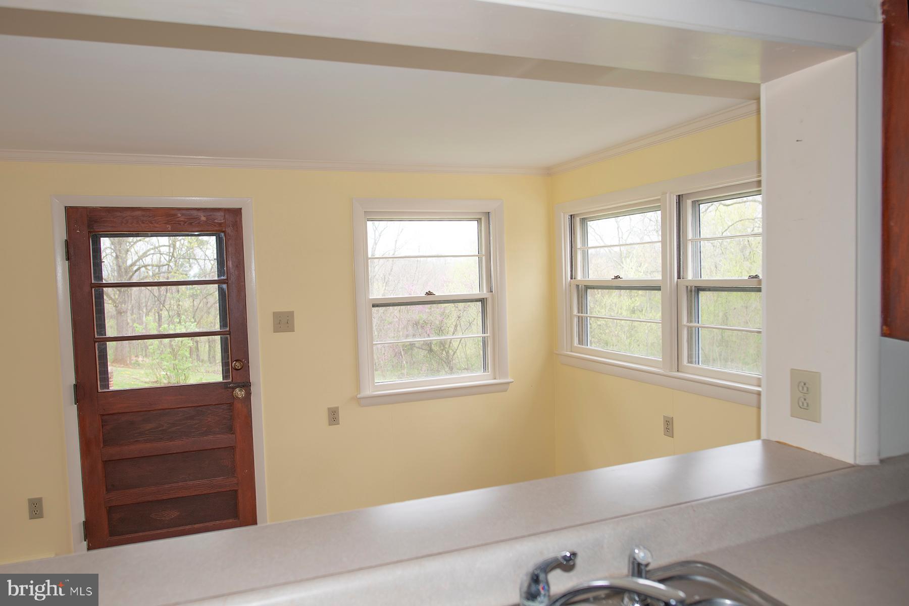 8313 Barnes Road Boonsboro, MD 21713 - Photo 12 of 24 Sunroom / dining room