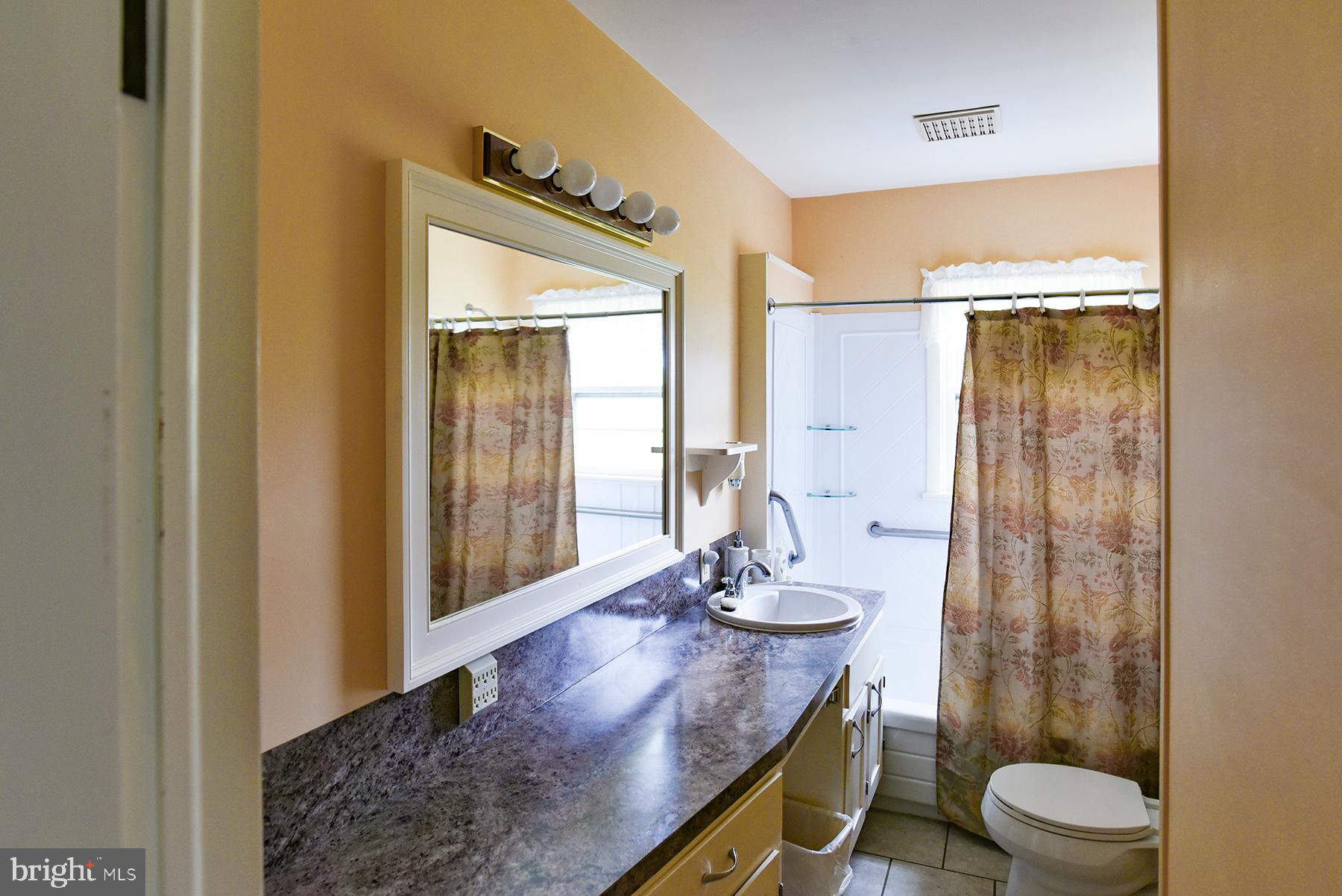8313 Barnes Road Boonsboro, MD 21713 - Photo 15 of 24 Full bathroom