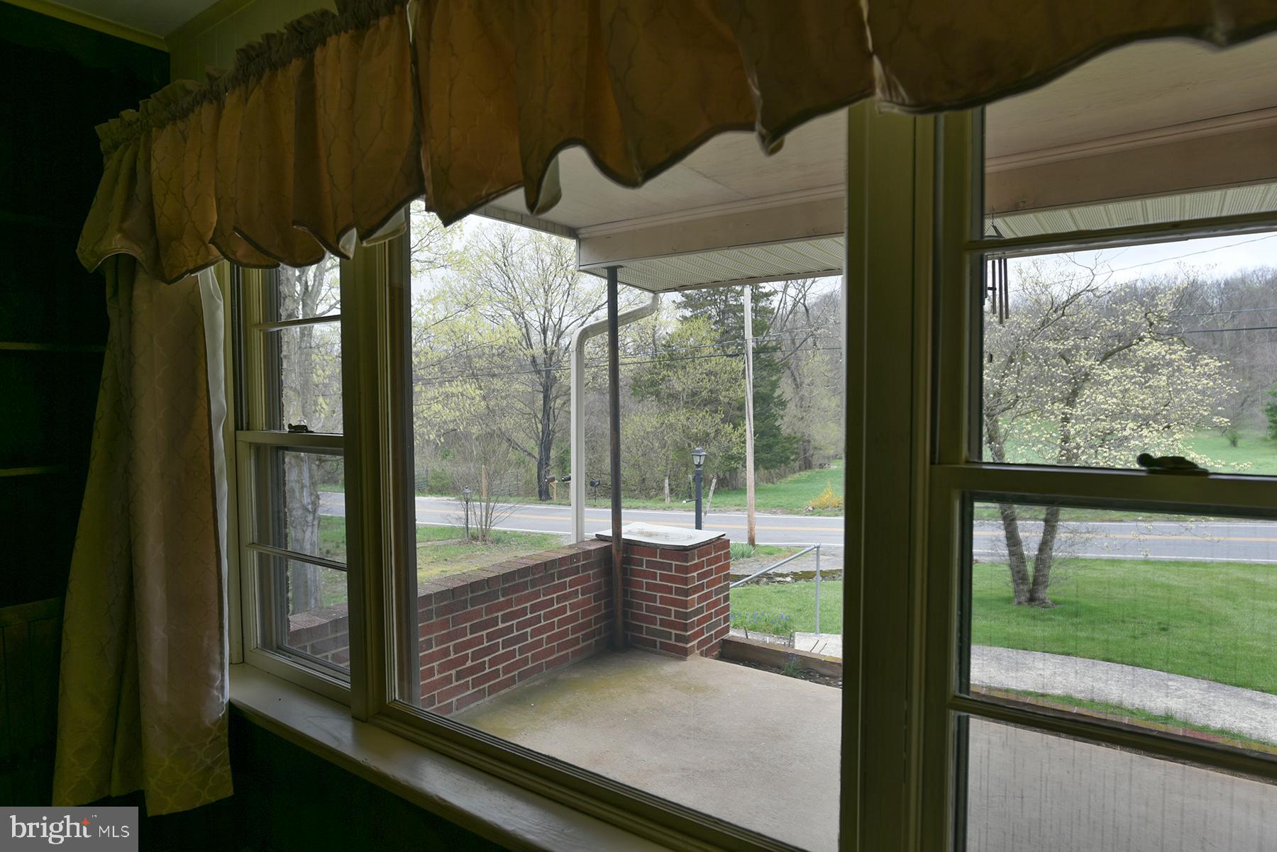 8313 Barnes Road Boonsboro, MD 21713 - Photo 6 of 24 Living room bay window