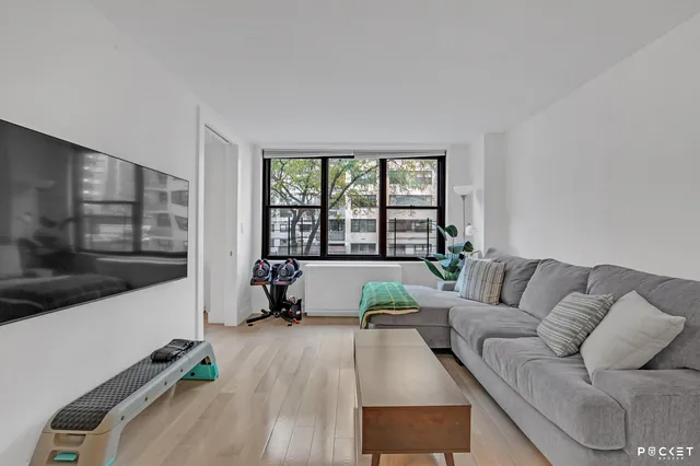 $900,000 | 301 East 87th Street, Unit 3E | Upper East Side