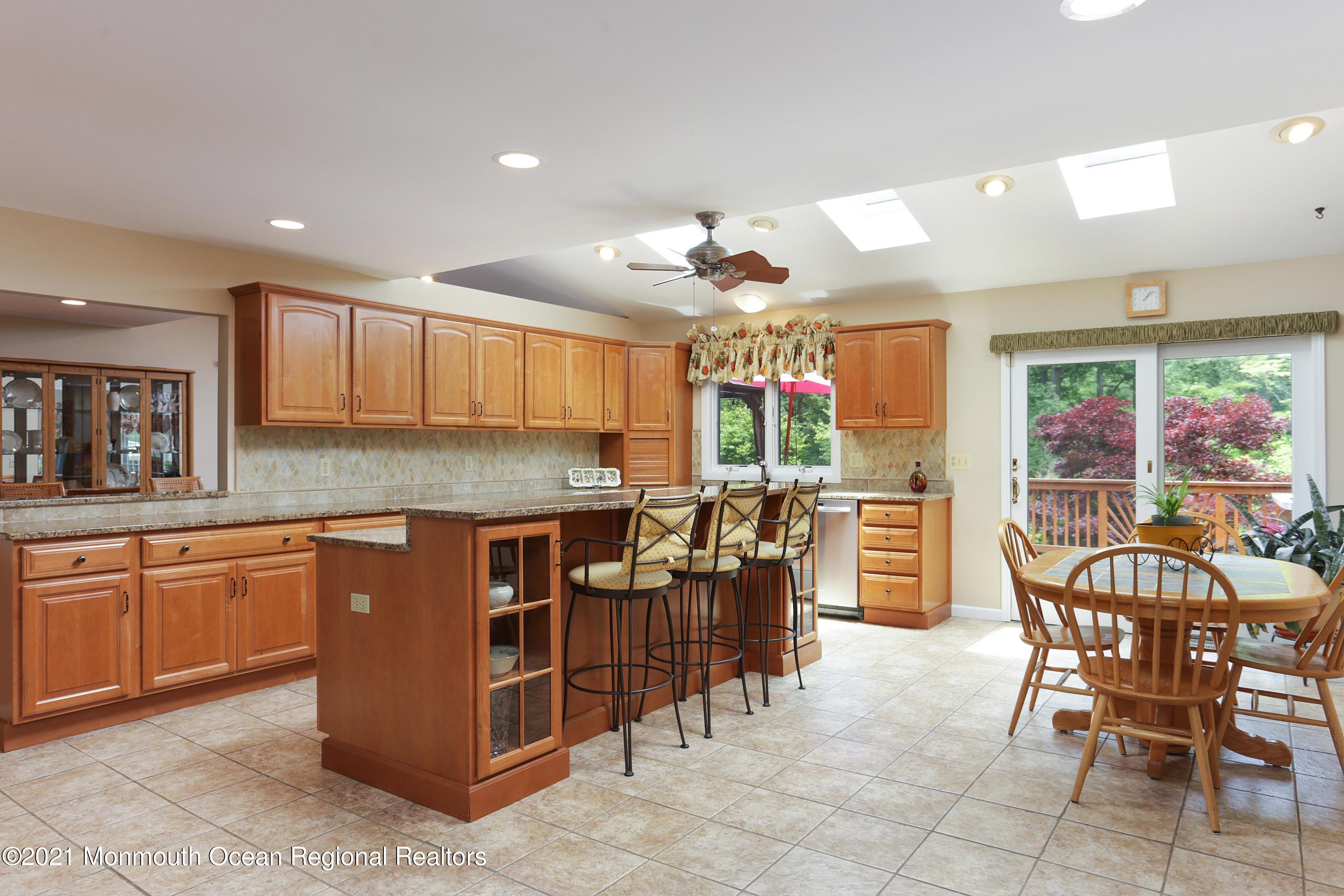25 Huntley Road Holmdel, NJ 07733 - Photo 16 of 49 KITCHEN
