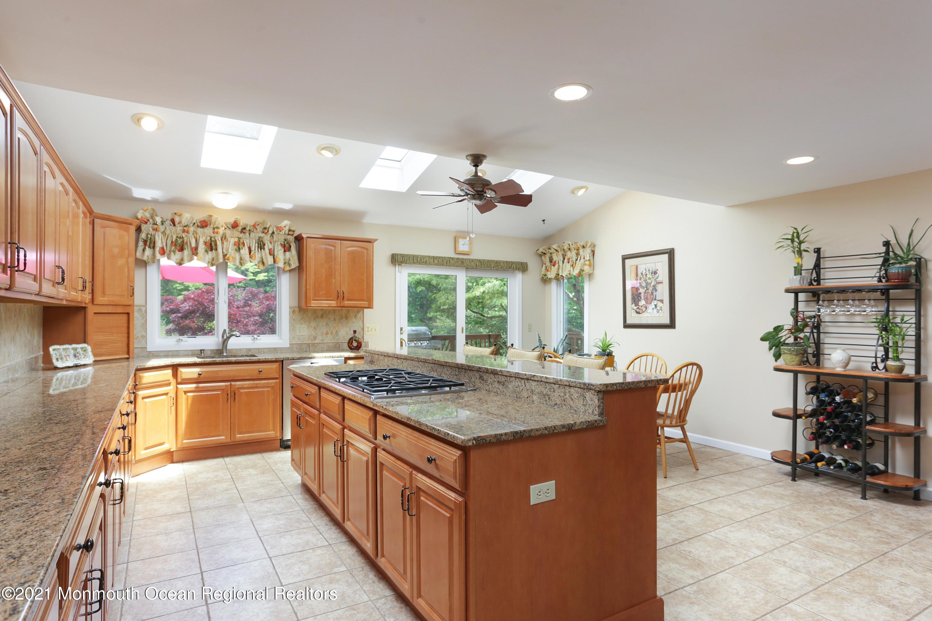 25 Huntley Road Holmdel, NJ 07733 - Photo 17 of 49 KITCHEN