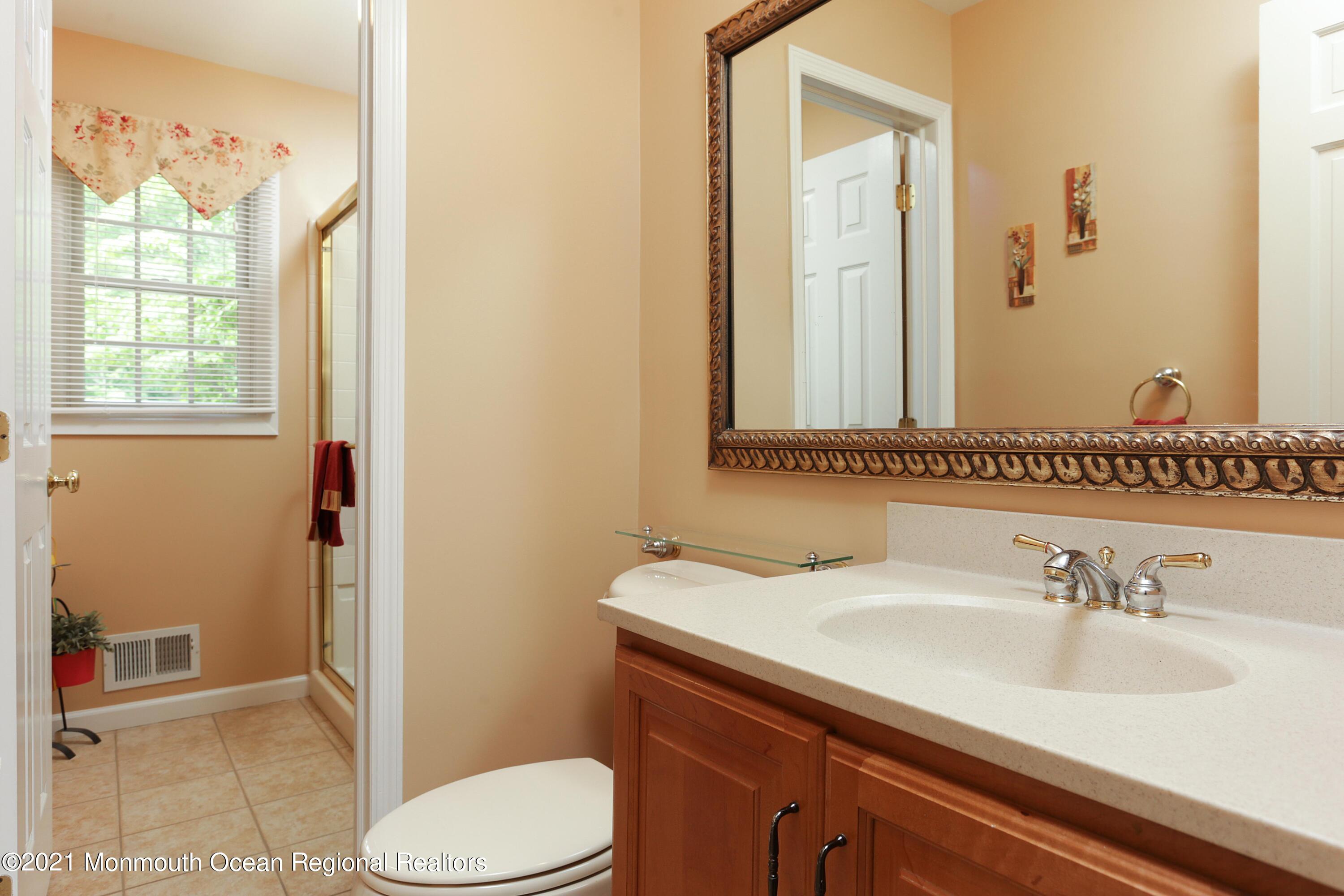 25 Huntley Road Holmdel, NJ 07733 - Photo 22 of 49 1ST FLOOR FULL BATH