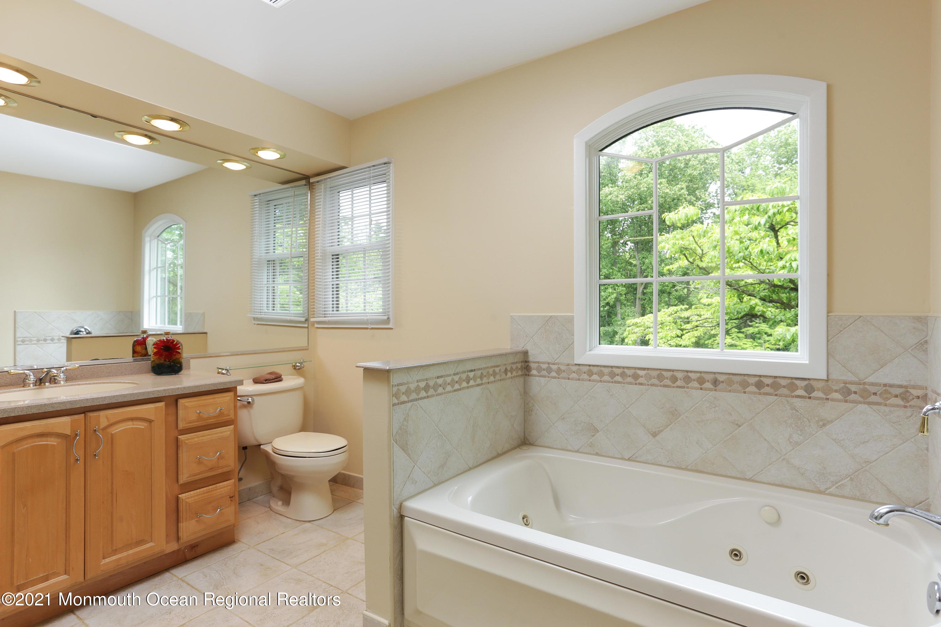 25 Huntley Road Holmdel, NJ 07733 - Photo 25 of 49 MASTER BATHROOM