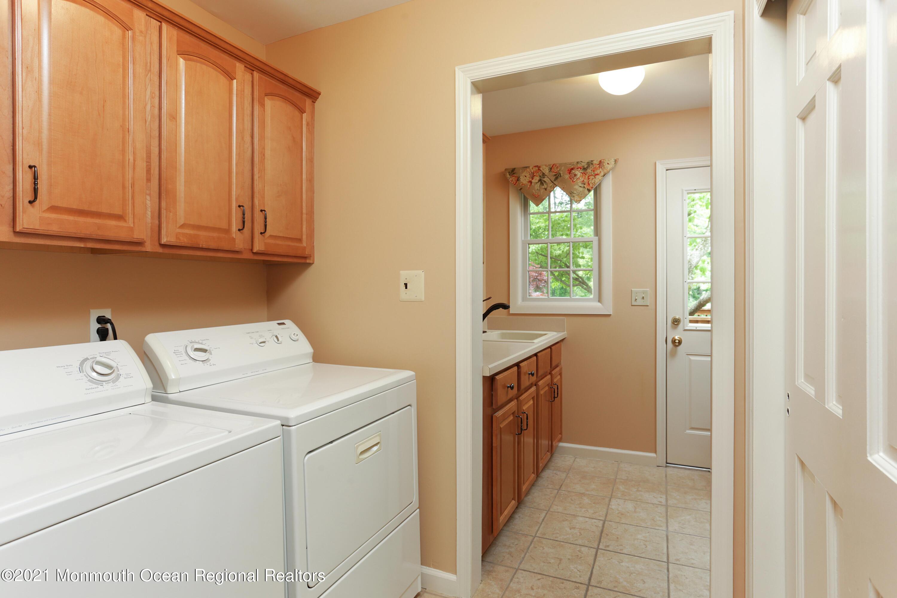 25 Huntley Road Holmdel, NJ 07733 - Photo 33 of 49 LAUNDRY ROOM