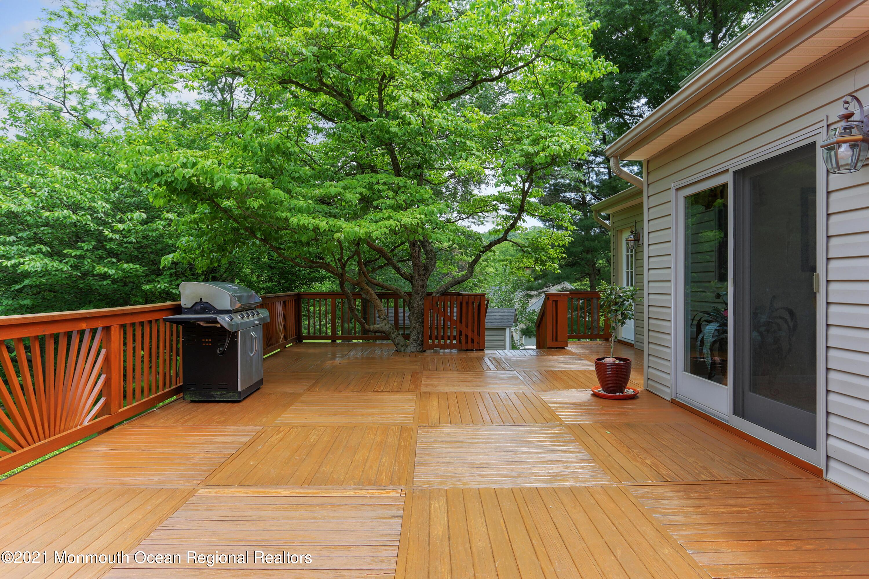 25 Huntley Road Holmdel, NJ 07733 - Photo 36 of 49 DECK