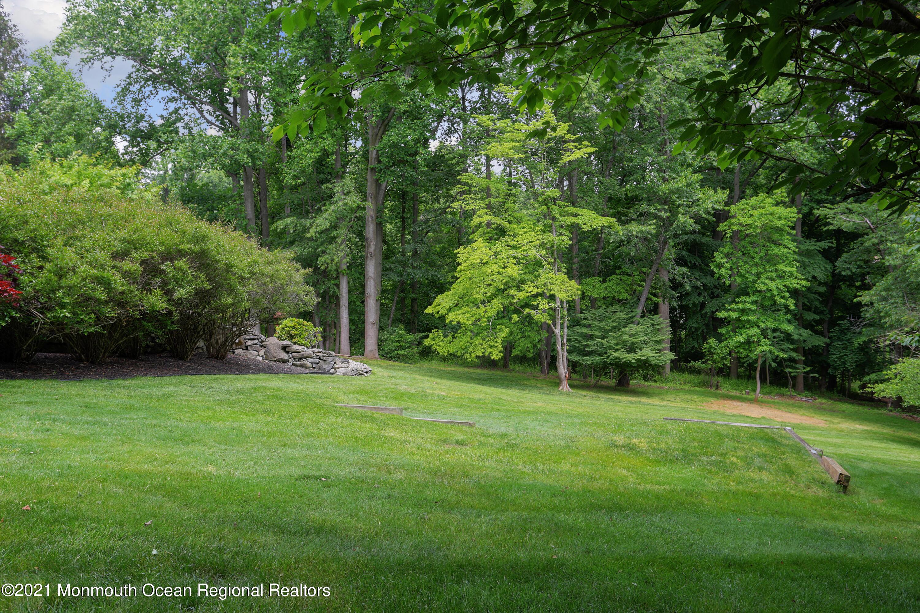 25 Huntley Road Holmdel, NJ 07733 - Photo 49 of 49 REAR YARD