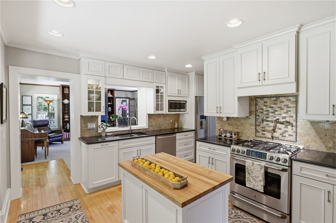 8 Nunda Boulevard Rochester, NY 14610 - Photo 8 of 47