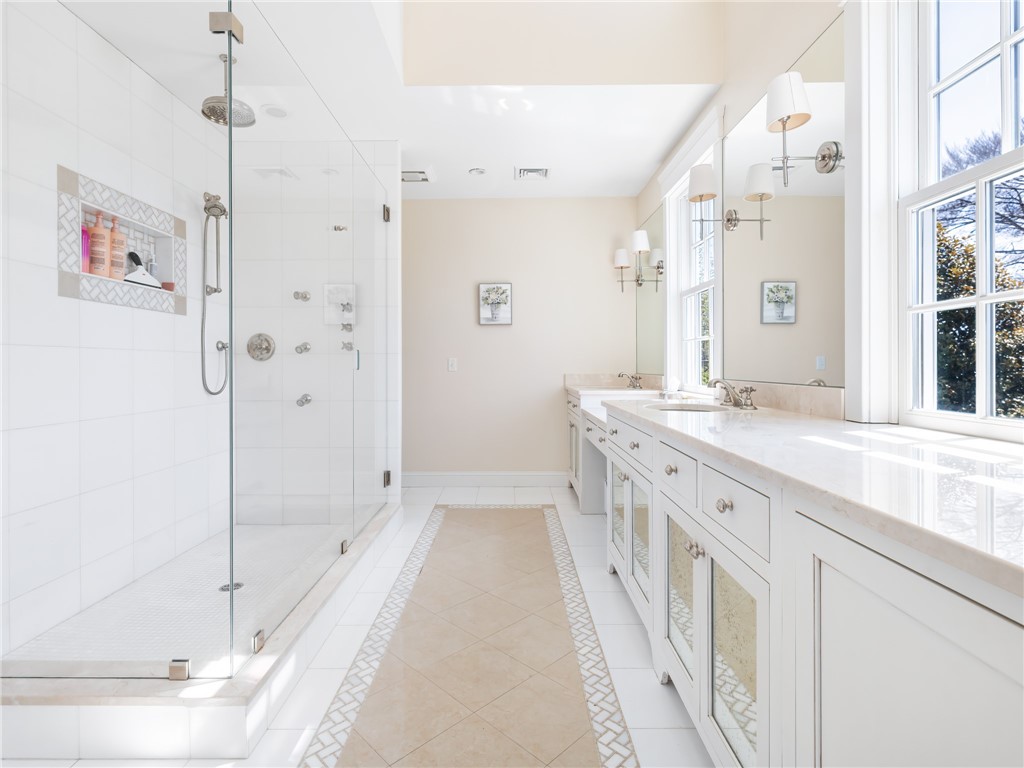 116 Nayatt Road Barrington, RI 02806 - Photo 32 of 48 Primary en suite