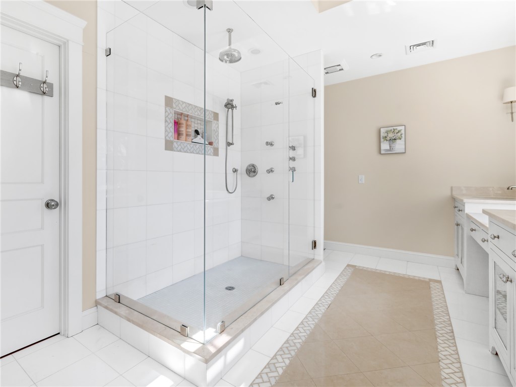 116 Nayatt Road Barrington, RI 02806 - Photo 33 of 48 Primary en suite