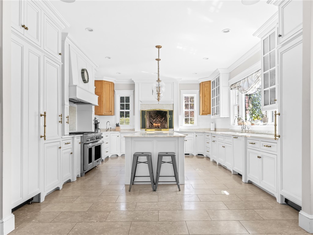 116 Nayatt Road Barrington, RI 02806 - Photo 10 of 48 Kitchen - stunning!