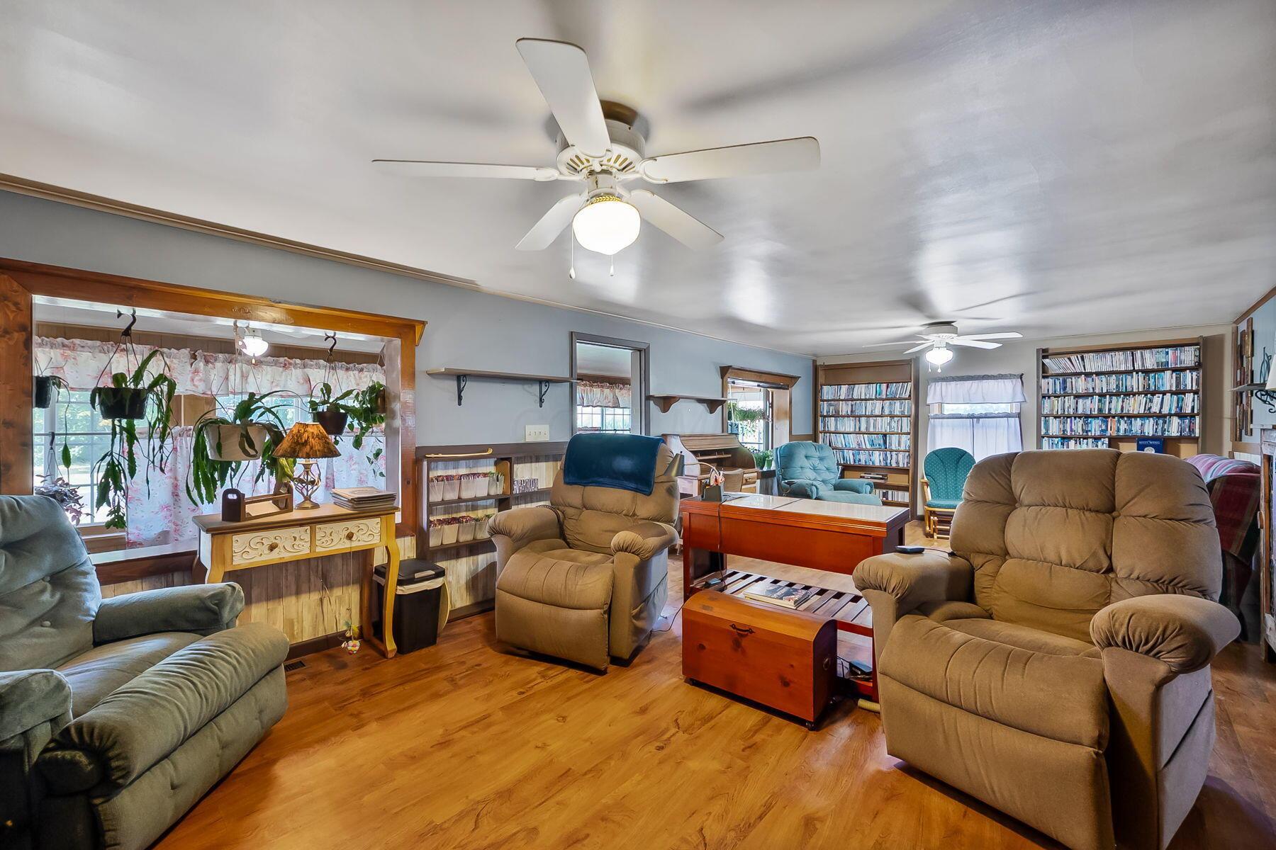 9522 Smith Road Ashley, OH 43003 - Photo 19 of 56 Living Room