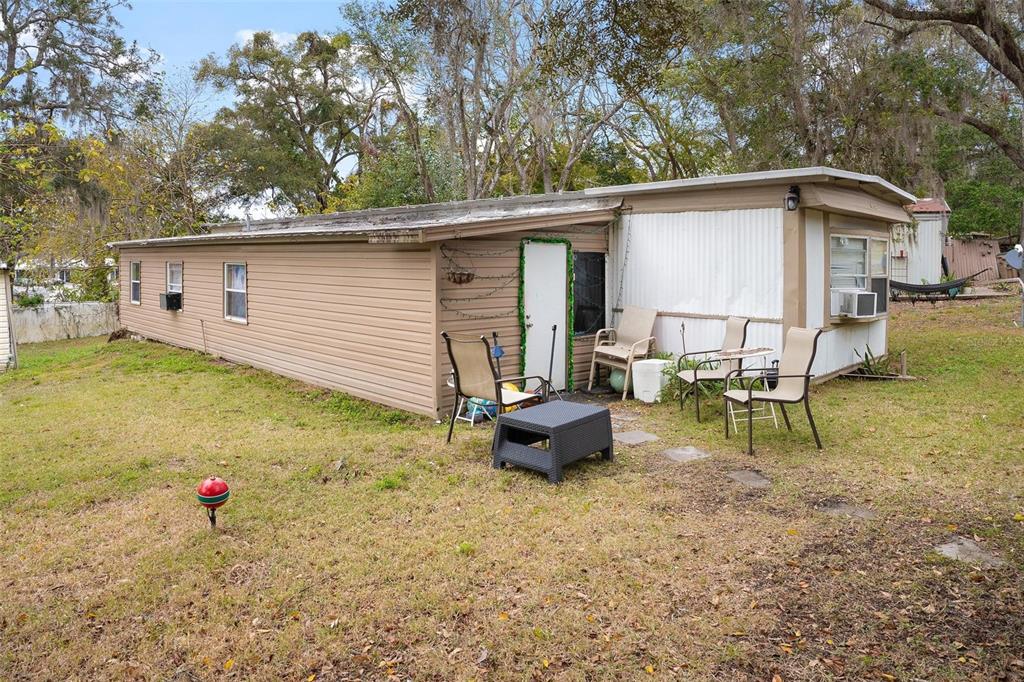 2107 Hialeah Avenue Leesburg, FL 34748 - Photo 2 of 10 a backyard of a house with table and chairs