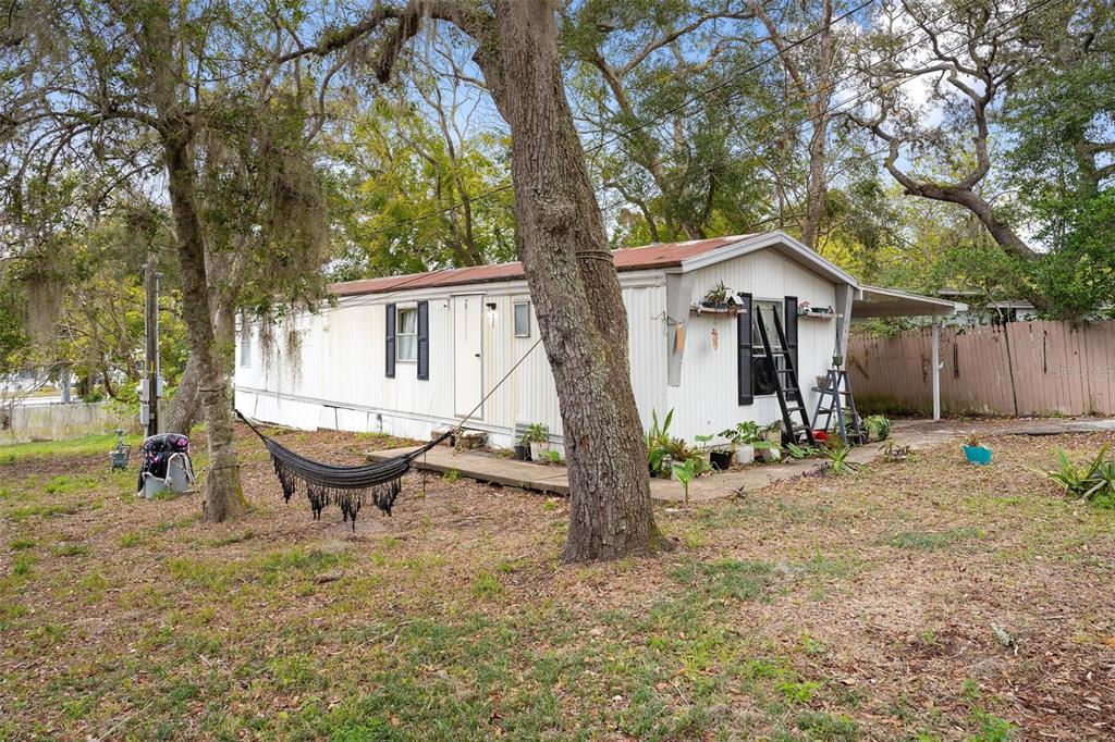 2107 Hialeah Avenue Leesburg, FL 34748 - Photo 6 of 10 a backyard of a house with table and chairs