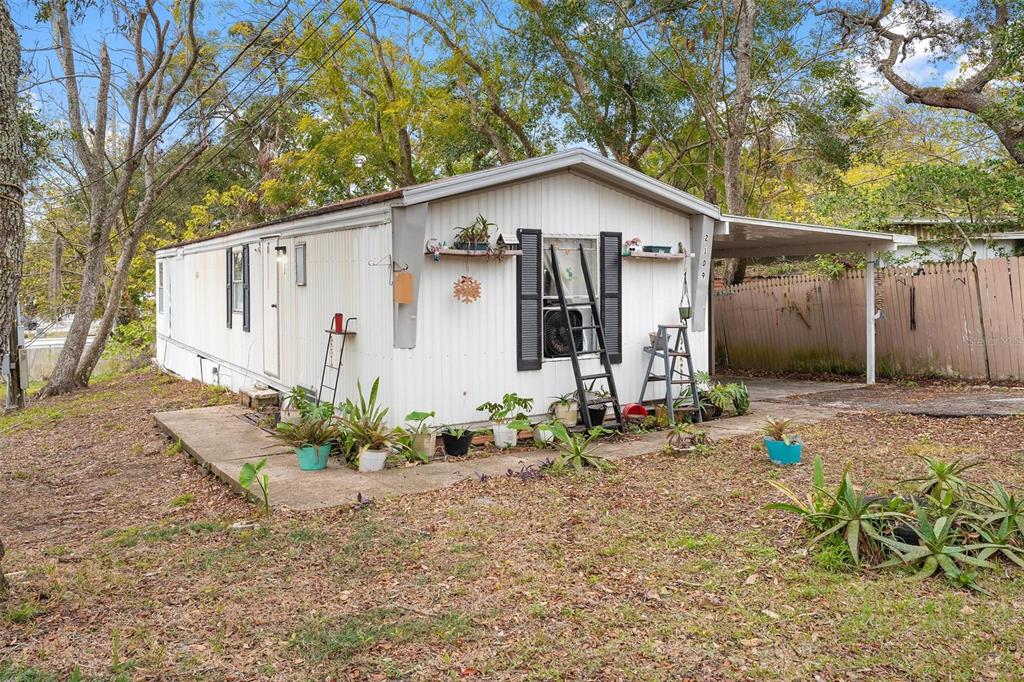 2107 Hialeah Avenue Leesburg, FL 34748 - Photo 10 of 10 a backyard of a house with table and chairs