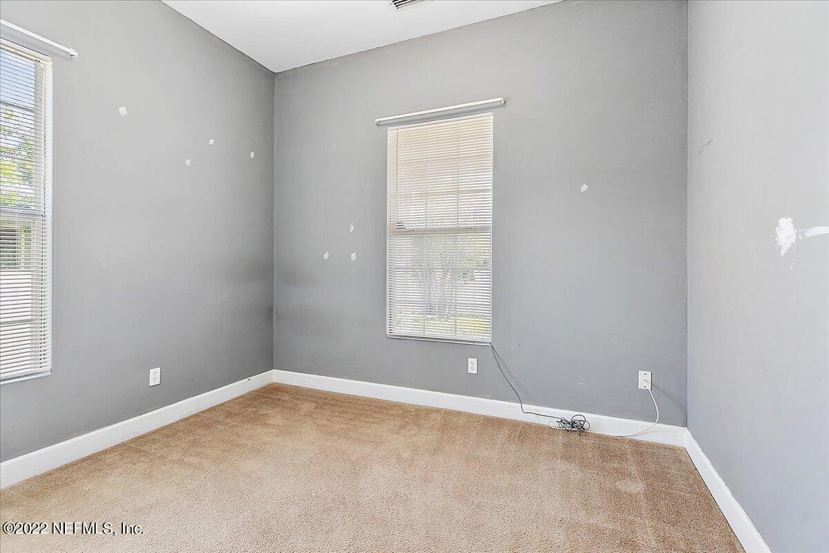 3404 St Augustine Road Jacksonville, FL 32207 - Photo 11 of 16 an empty room with a window
