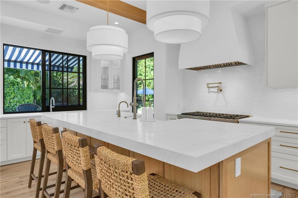 44 South Beach Road Hobe Sound, FL 33455 - Photo 22 of 73 a kitchen with a table and chairs