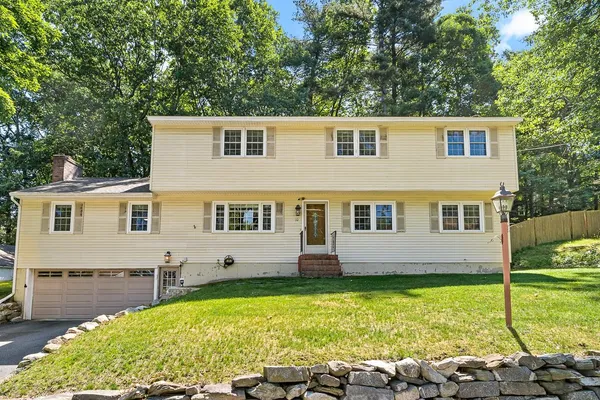 $719,000 | 10 Oakdale Avenue, Nashua, NH 03062