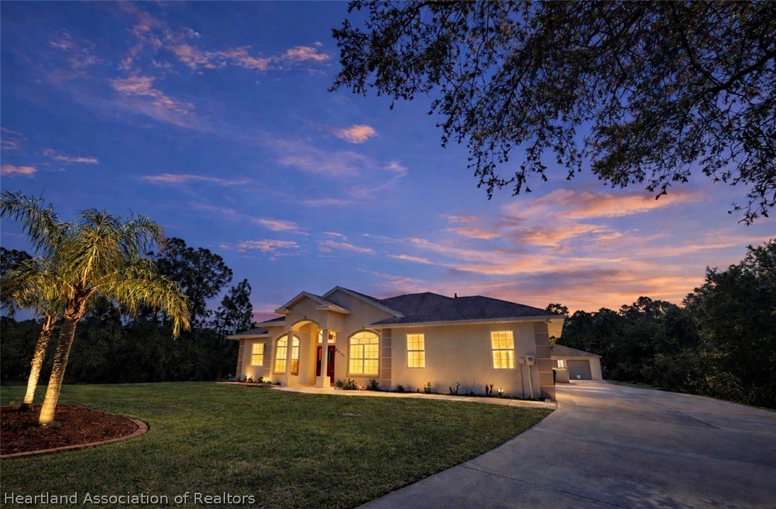 6032 Elm Road Sebring, FL 33875 - Photo 4 of 47 a front view of a house with a yard
