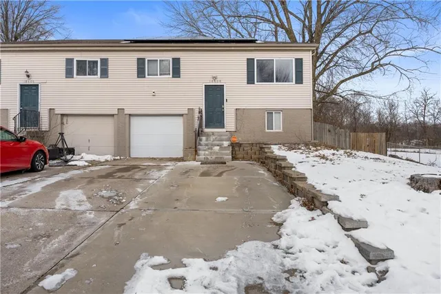 $189,900 | 18608 East Arrowhead Place, Independence, MO 64056