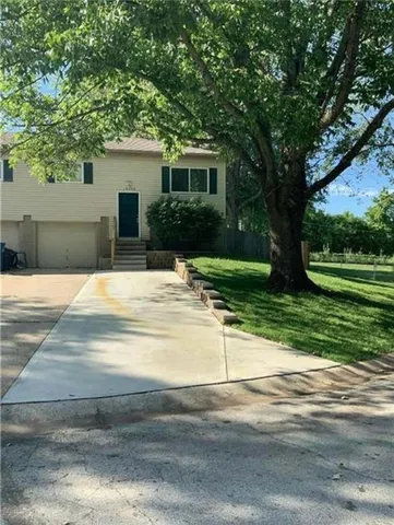 $189,900 | 18608 East Arrowhead Place, Independence, MO 64056