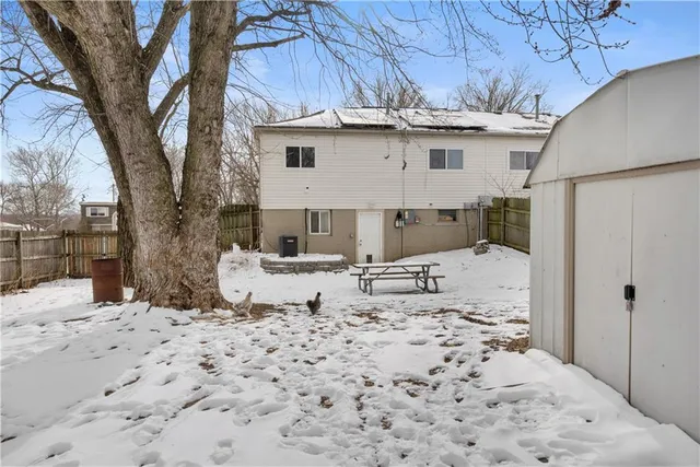 $189,900 | 18608 East Arrowhead Place, Independence, MO 64056