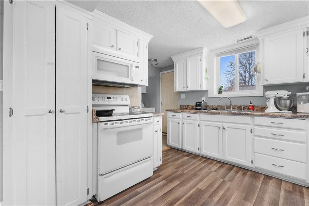 18608 East Arrowhead Place Independence, MO 64056 - Photo 6 of 17