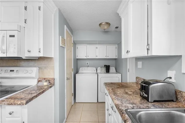 $189,900 | 18608 East Arrowhead Place, Independence, MO 64056