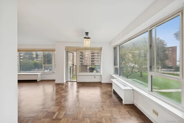 $599,888 | 166-25 Powells Cove Boulevard, Unit 3F | Beechhurst