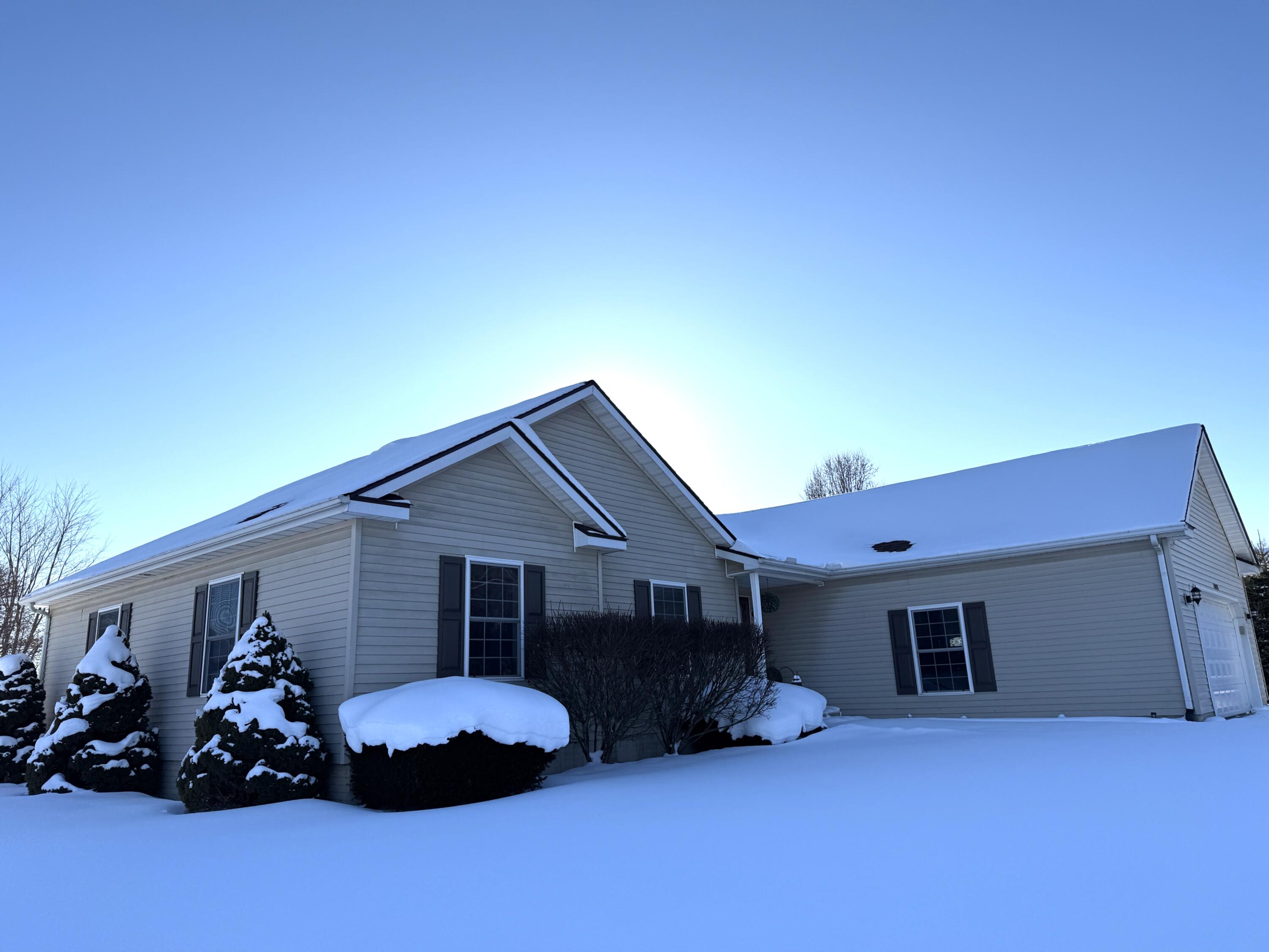 10289 Lee Road Grass Lake, MI 49240 - Photo 1 of 78 IMG_1288