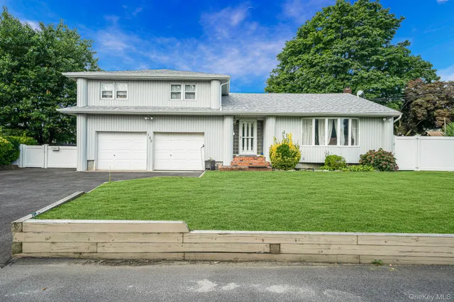 $2,350 | 100 East 7th Street, Deer Park, NY 11729