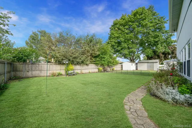 $2,350 | 100 East 7th Street, Deer Park, NY 11729