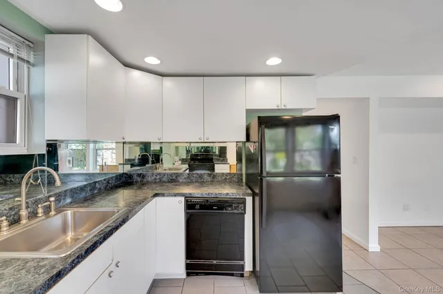 $2,350 | 100 East 7th Street, Deer Park, NY 11729