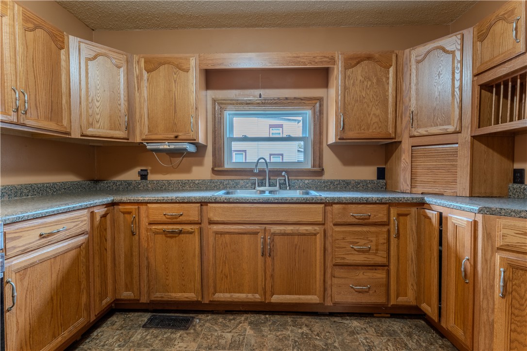 36 Warden Street Bath, NY 14810 - Photo 3 of 20