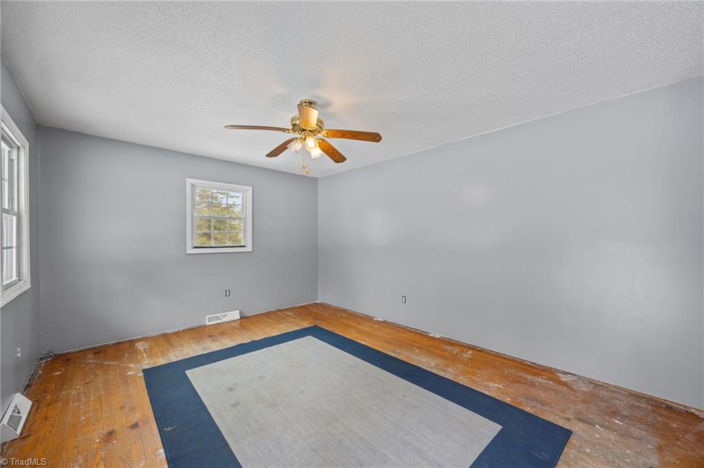 6416 Patterson Road Snow Camp, NC 27349 - Photo 5 of 32 Living Room