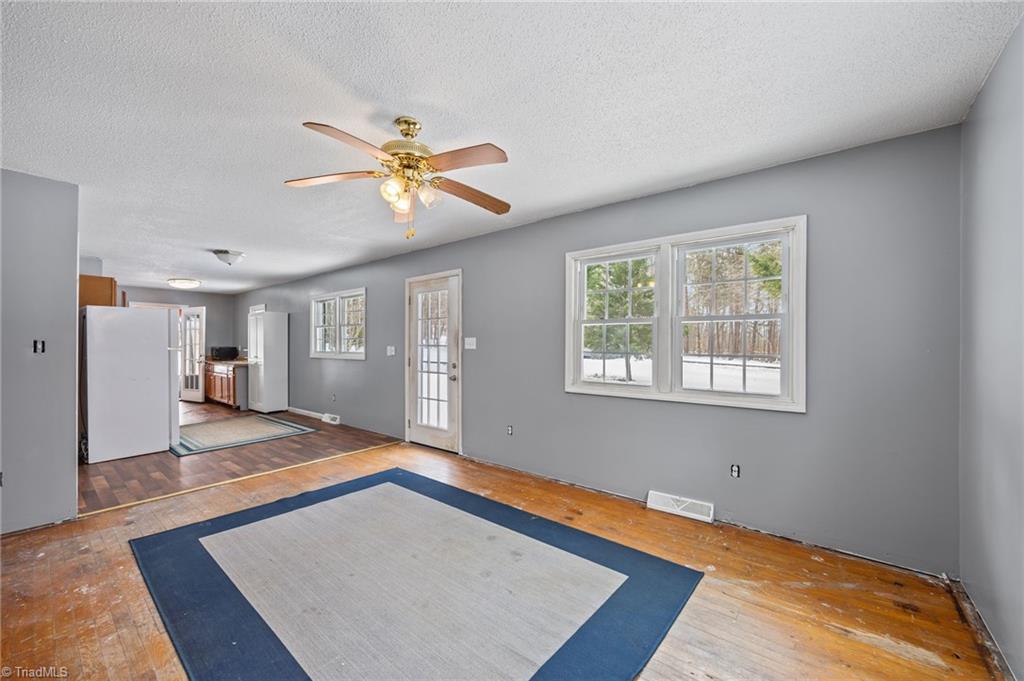 6416 Patterson Road Snow Camp, NC 27349 - Photo 6 of 32 Living Room/Kitchen