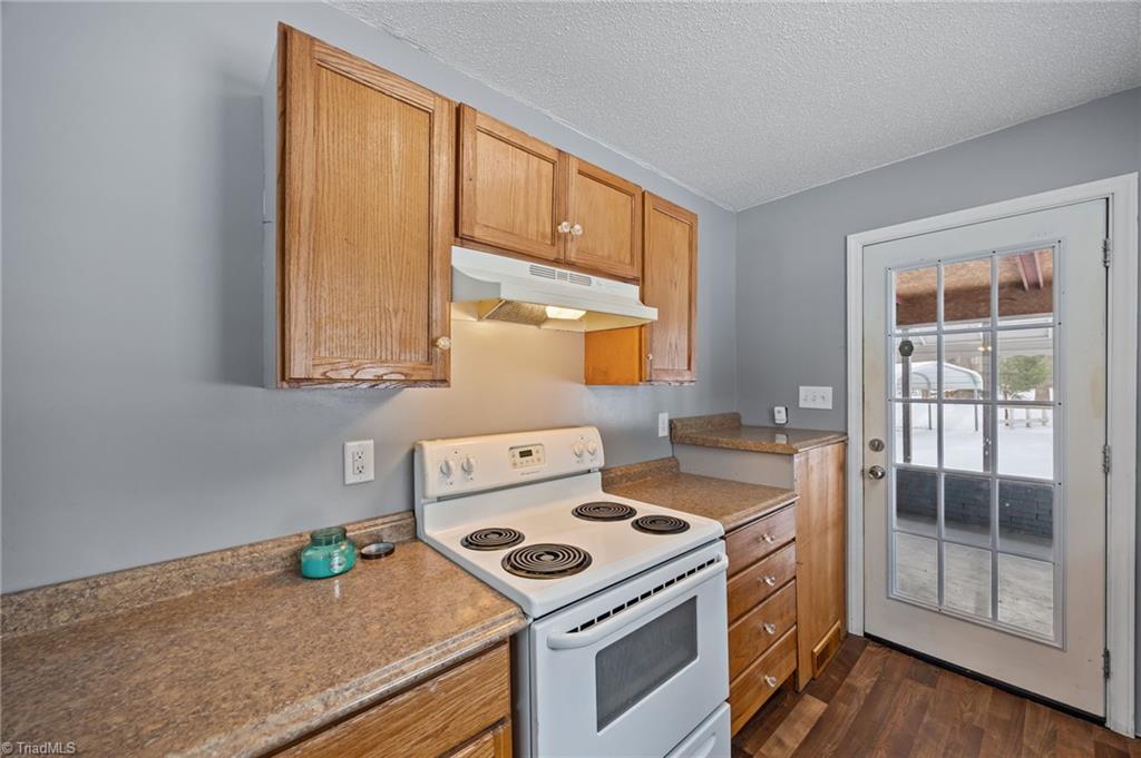 6416 Patterson Road Snow Camp, NC 27349 - Photo 9 of 32 Kitchen