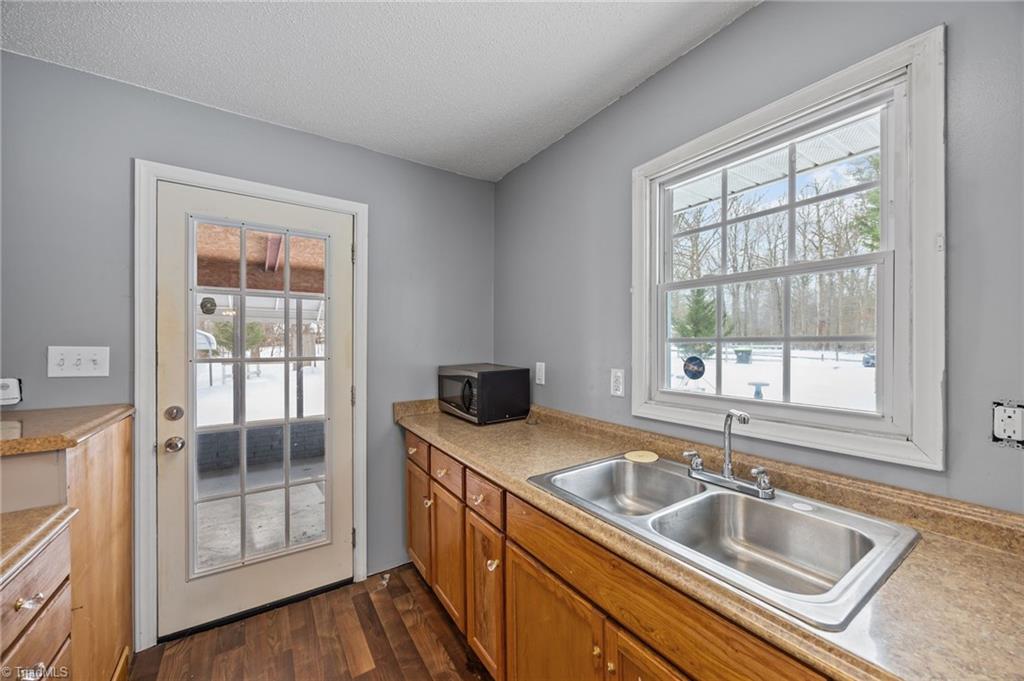 6416 Patterson Road Snow Camp, NC 27349 - Photo 10 of 32 Kitchen