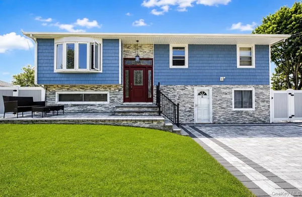 $835,000 | 34 Fairdale Drive, Brentwood, NY 11717