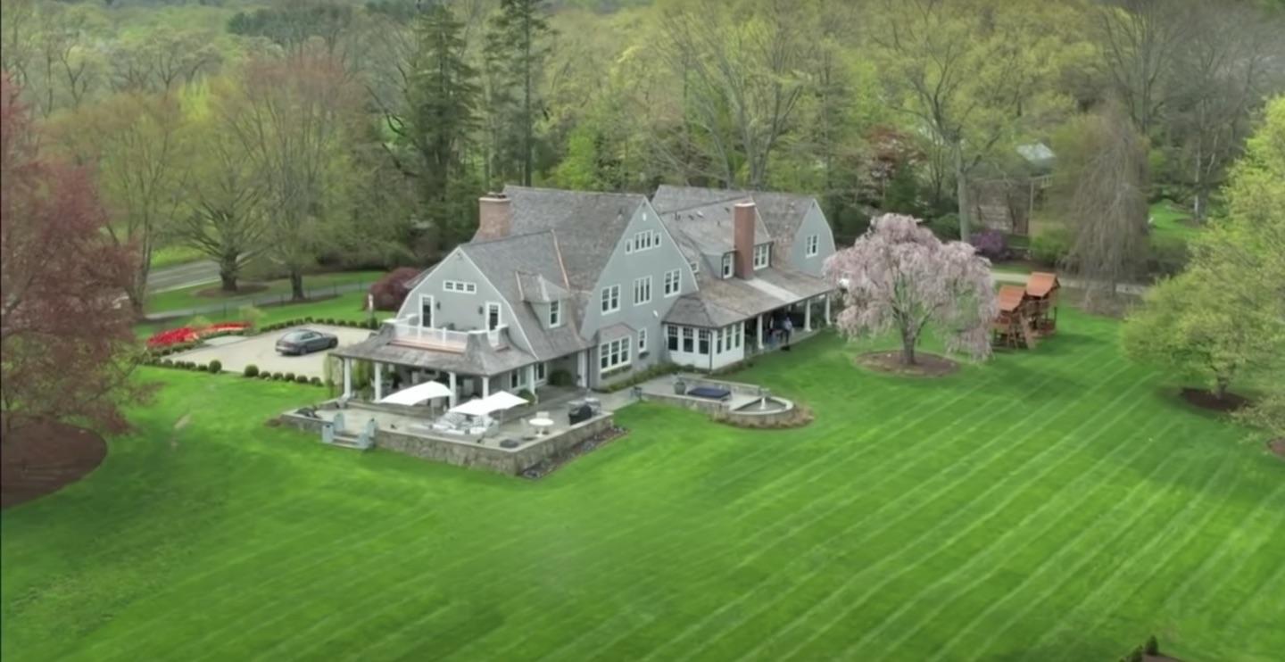 507 Smith Ridge Road New Canaan, CT 06840 - Photo 2 of 16 a view of a house with backyard porch and garden