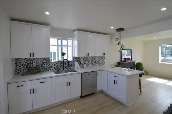 $724,999 | 551 West 101st Street, Los Angeles, CA 90044