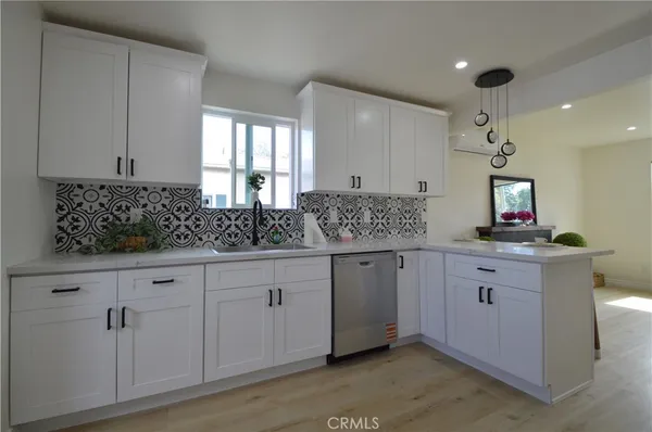 $724,999 | 551 West 101st Street, Los Angeles, CA 90044