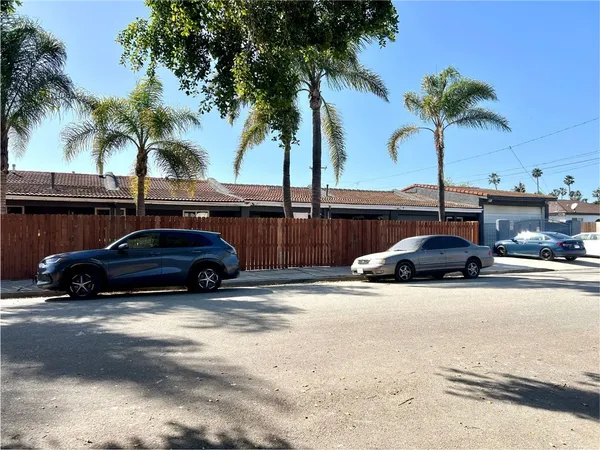 $1,130,000 | 11393 Azahar Street, Ventura, CA 93004