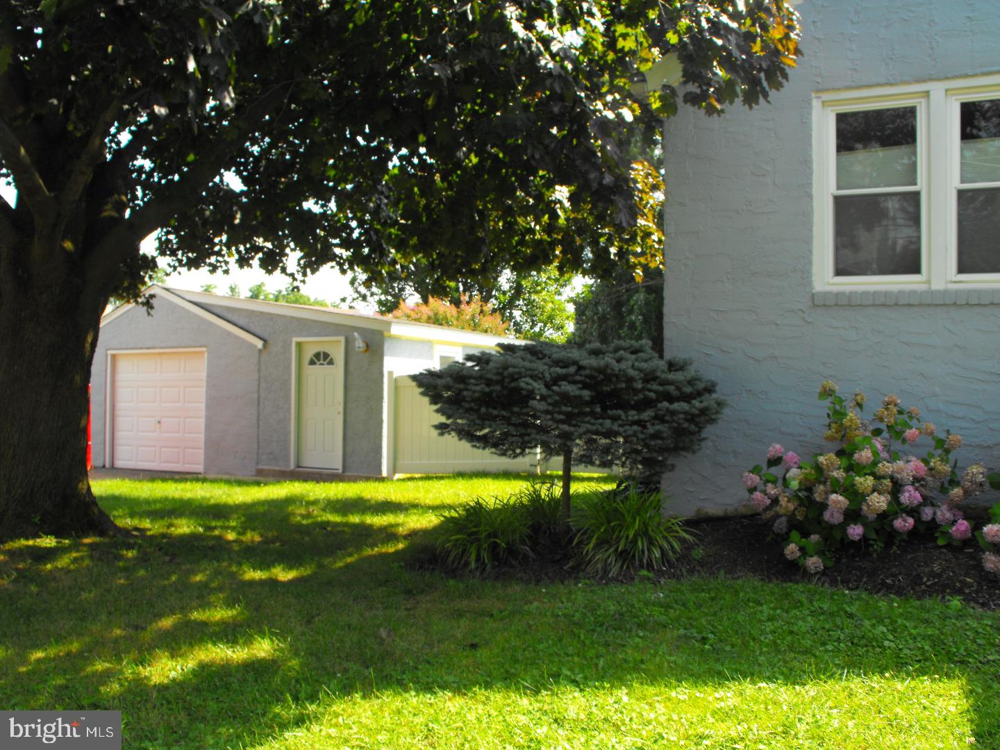 27 Preston Road Brookhaven, PA 19015 - Photo 8 of 25 Exterior Side