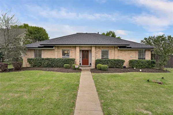$2,750 | 2600 Summertree Drive, Carrollton, TX 75006