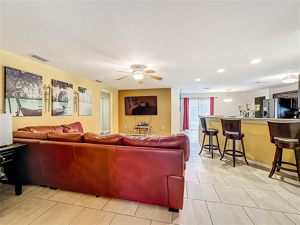 11112 Hidden Breeze Drive Wimauma, FL 33598 - Photo 12 of 41